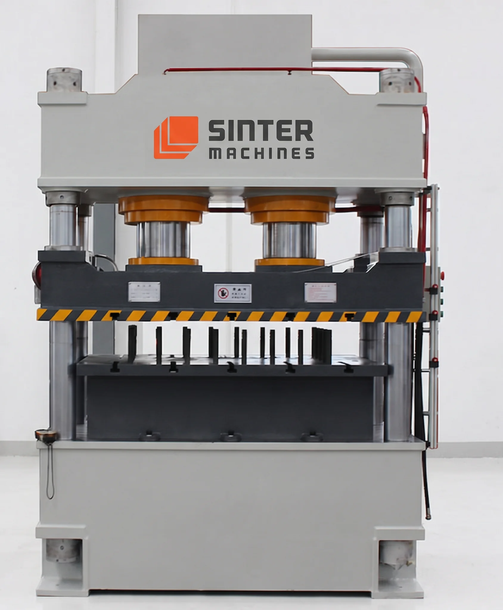 800T Fuel tanks Press press view 1